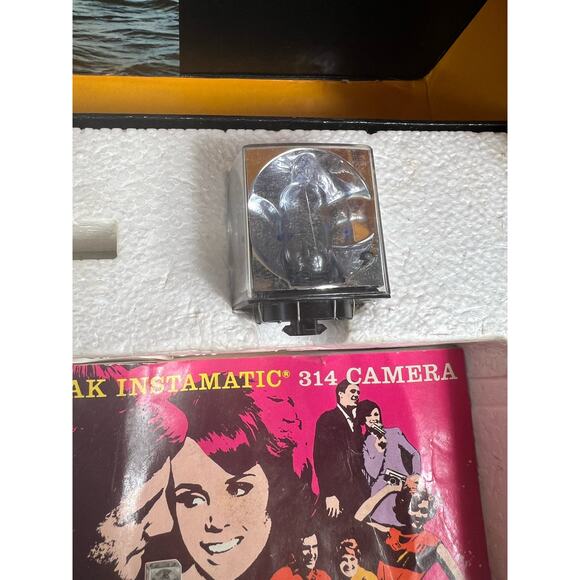 Vintage In Box Kodiak Instamax 314 Film Camera and manual - Picture 7 of 13